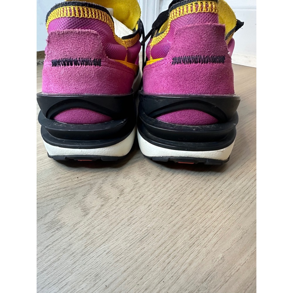 Nike Waffle One Active Fuchsia University Gold US Size 9.5 Men's DA7995-600 - Picture 5 of 9